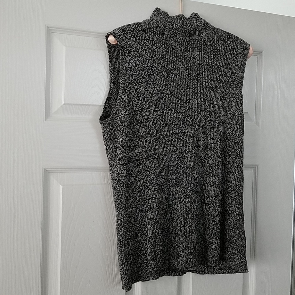 NICE Dana Buchman black sleeveless  turtleneck